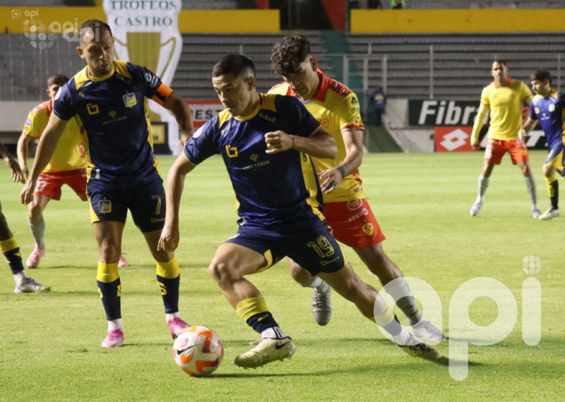 Aucas pulveriza 8-0 a Delfín