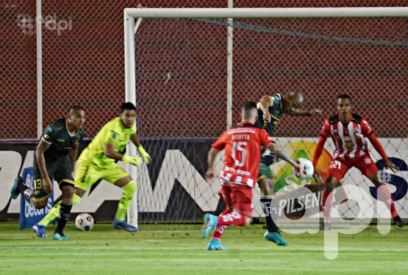 Técnico U. y Cumbayá sellan espectacular 3-3 en Ambato