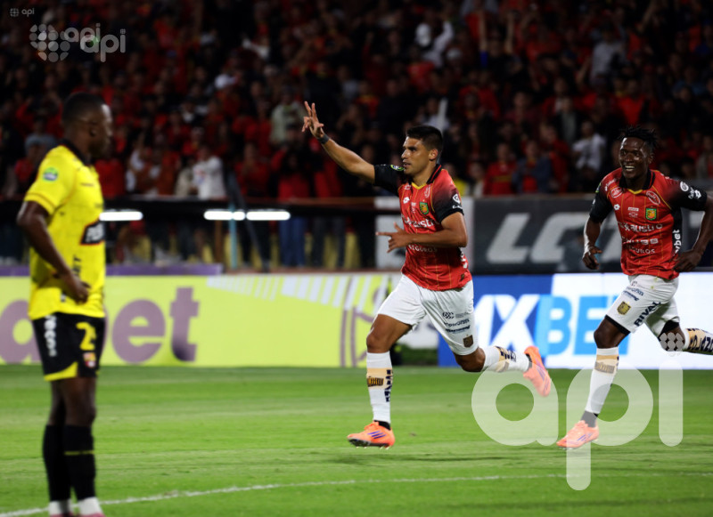 2-1: D. Cuenca, con uno menos, destrona al ídolo