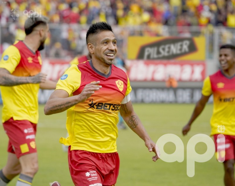 Aucas, intacto en la punta tras los diferidos