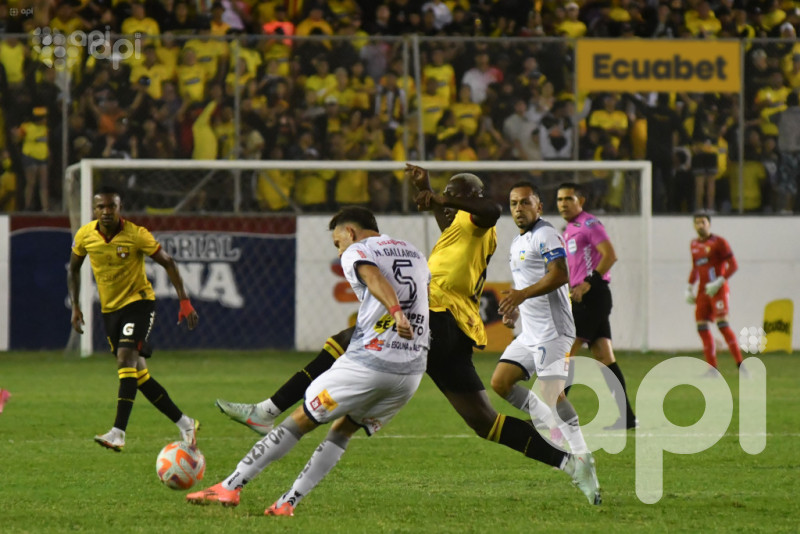 El ídolo a la caza del puntero