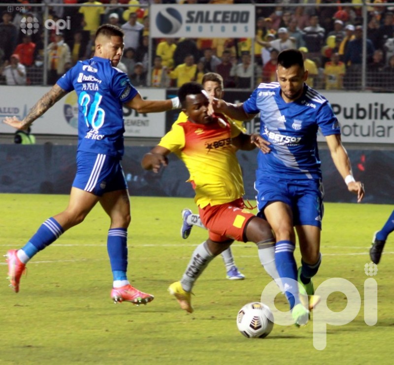 Aucas mantiene la ventaja, Independiente escolta y Barcelona revive