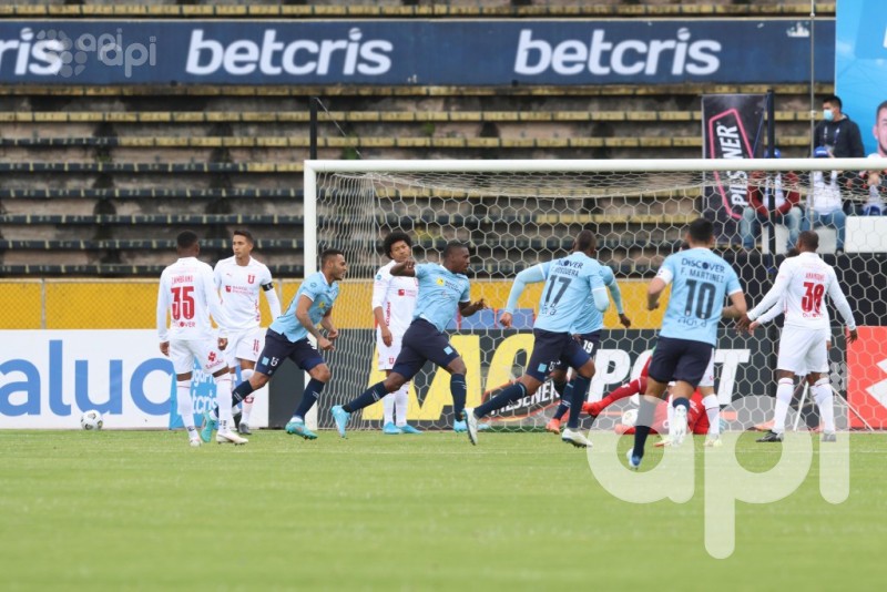 Católica da cátedra a Liga en duelo universitario