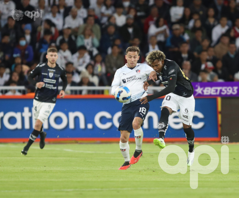 Liga se deshace 2-0 de IDV