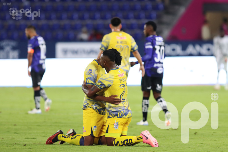 El Cetáceo se come el invicto de IDV