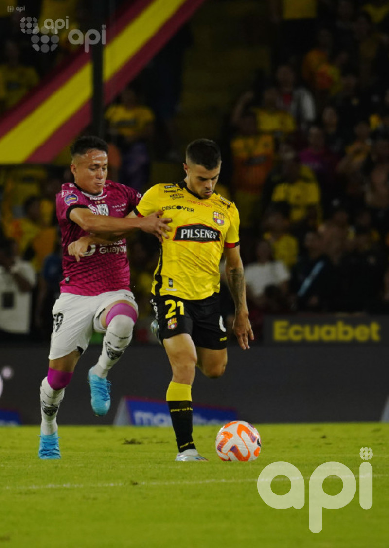 Del Valle aplasta el invicto torero