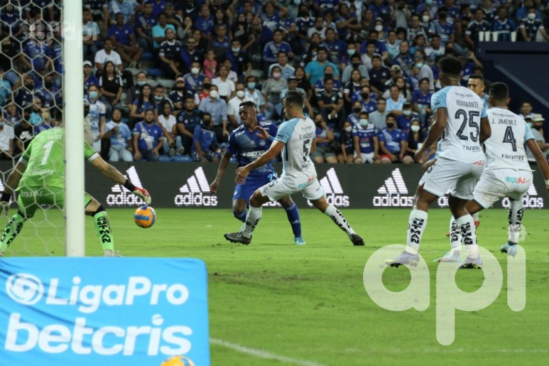 Guayaquil amarga la fiesta azul