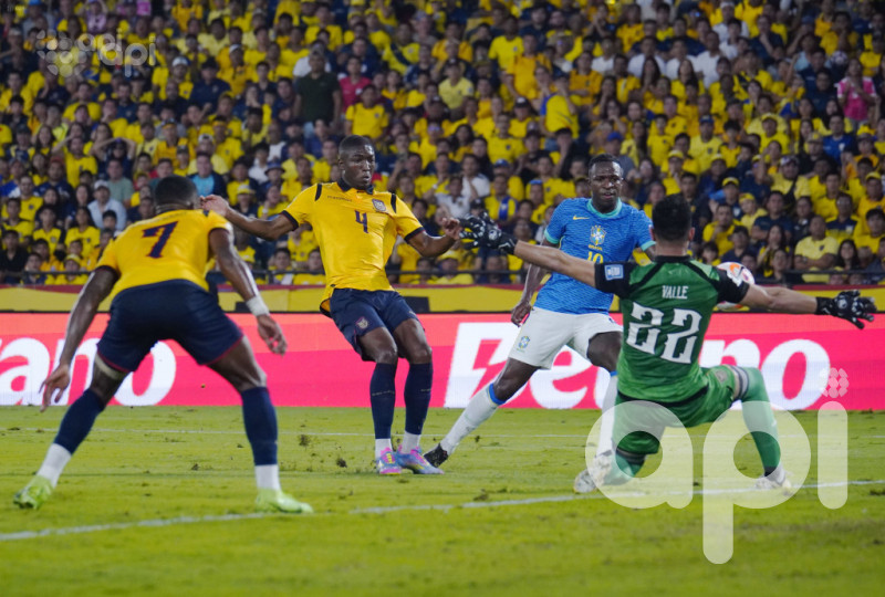Ecuador se acomoda al 0-0 con Brasil