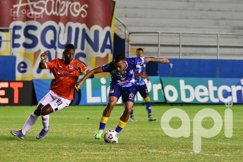 Delfín gana a Católica y asegura Sudamericana