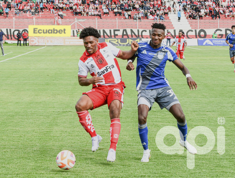 Emelec vence 1-0 a un disminuido Técnico U.