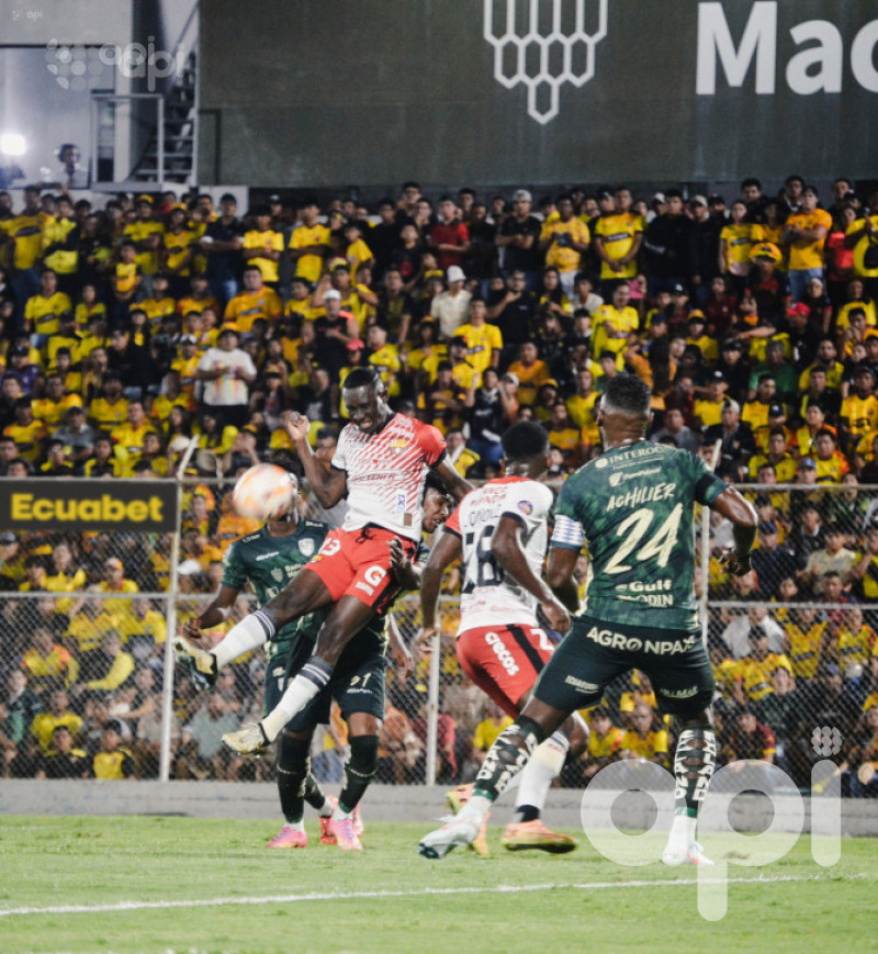 Orense detiene 3-1 a Barcelona en Machala