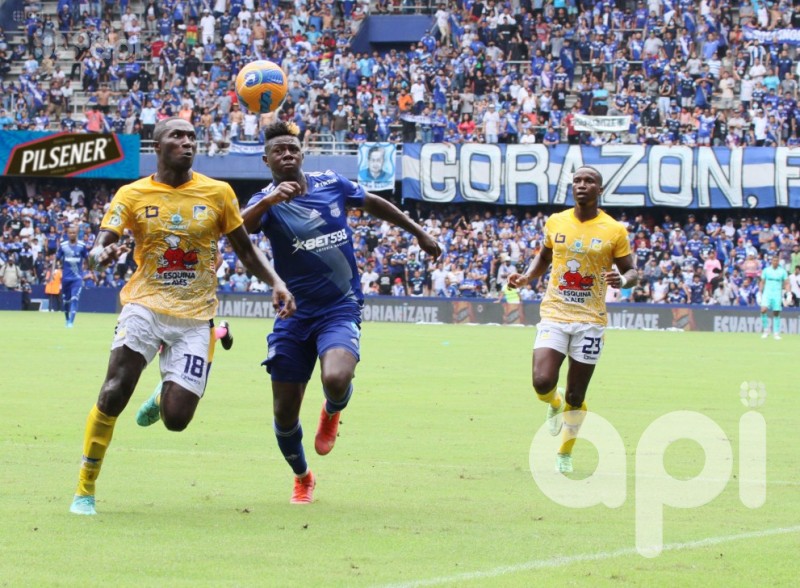 Delfín gana (2-1) a Emelec en Guayaquil