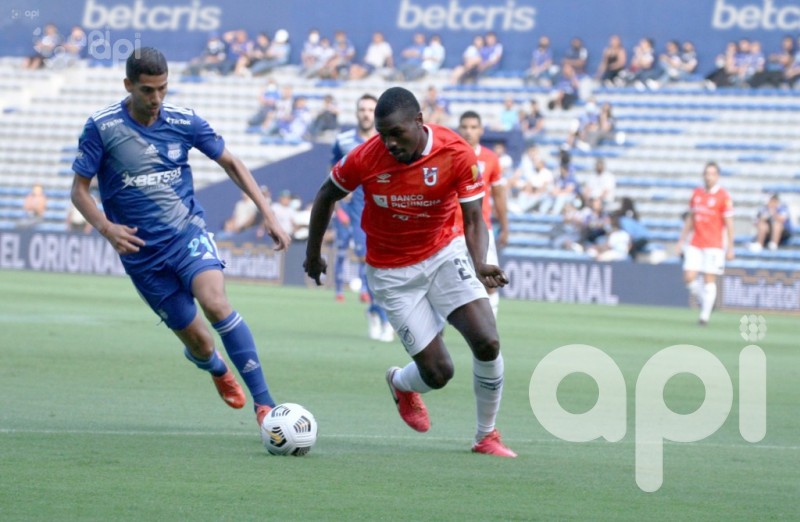 U. Católica grita victoria en Guayaquil ante Emelec