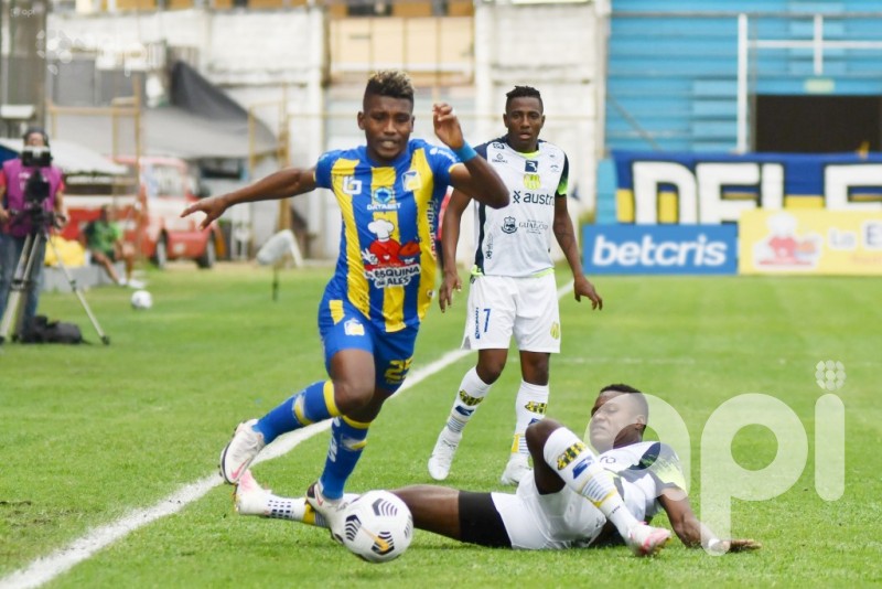 Delfín sufre para ganar 1-0 a Gualaceo