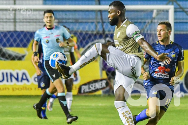 Delfín y Orense reparten honores 1-1 en Manta