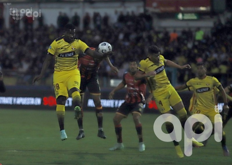 D. Cuenca vence 2-1 y complica a Barcelona