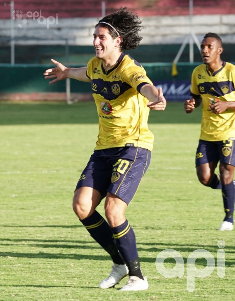 Chacaritas, nuevo líder del ascenso