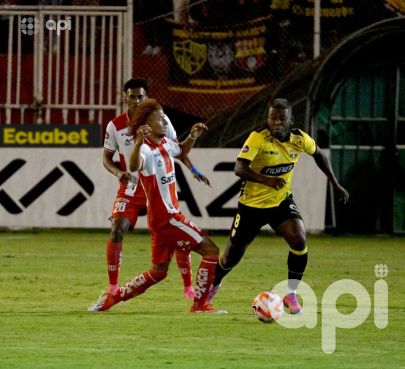 El ídolo retoma la punta