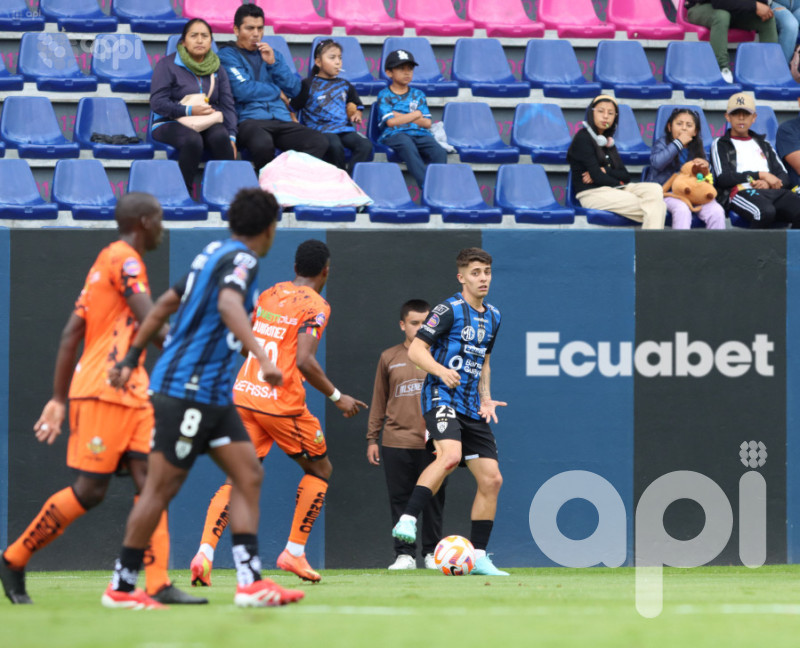 Los rayados se pinchan, festejan los escoltas