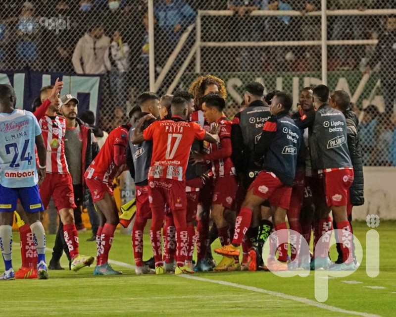 Técnico se salva y manda a Macará a la B
