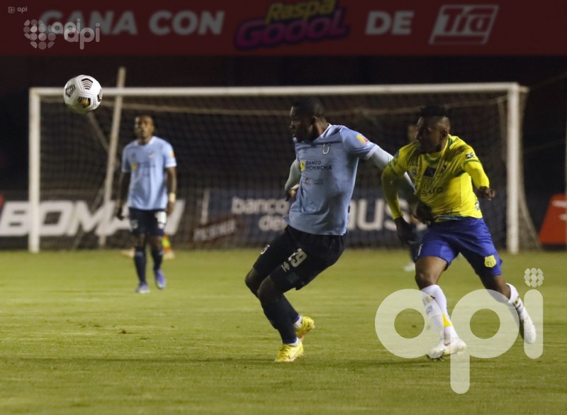 Chatoleí aprieta al Aucas y domina la acumulada