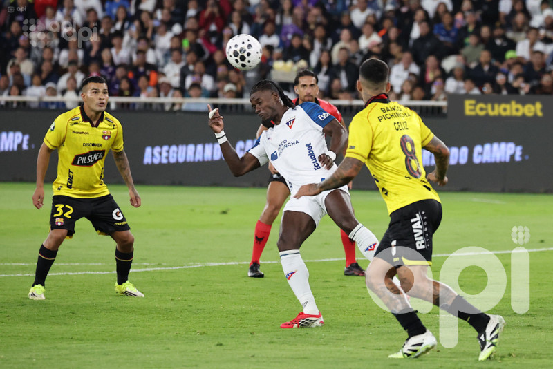 Barcelona liquida 2-0 a Liga en Casa Blanca