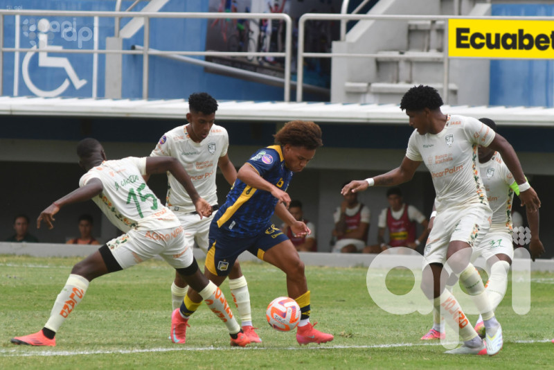 Delfín reparte honores 0-0 con Delfín