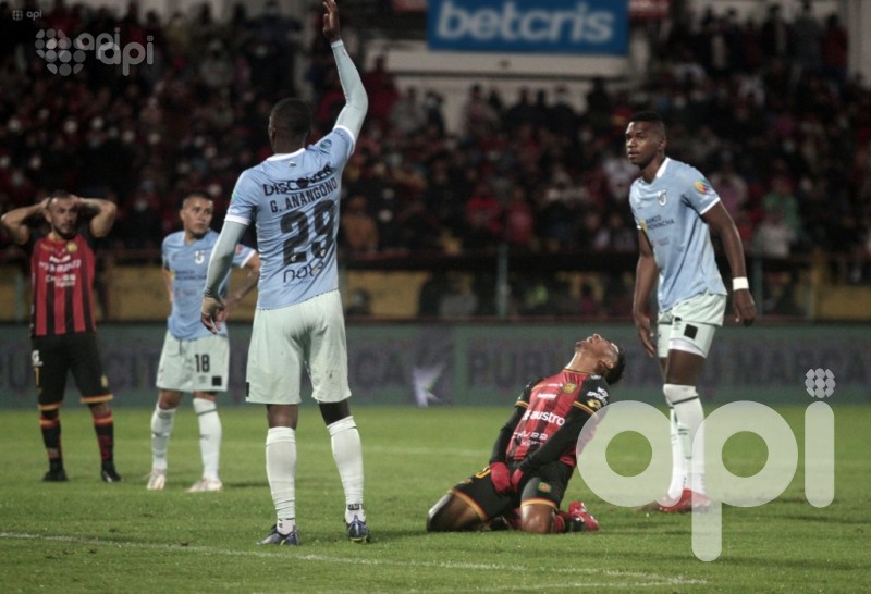 Chatoleí frena  al Cuenca en casa