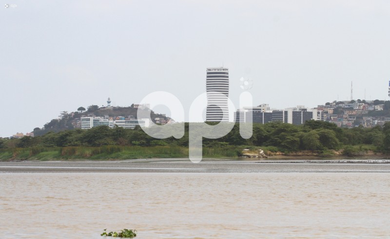 GYE-DRAGADO-RIO-GUAYAS