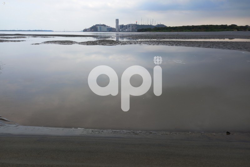 GYE-DRAGADO-RIO-GUAYAS