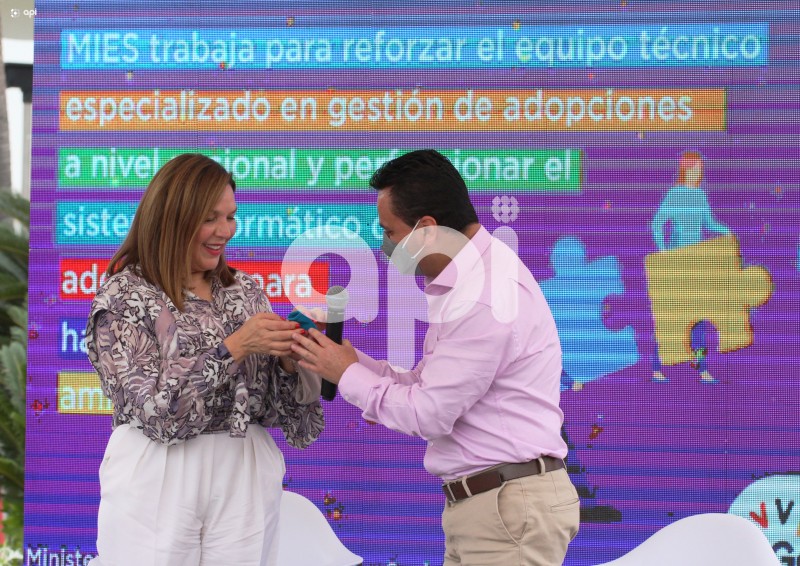 GYE-ABRAZO-ADOPCION