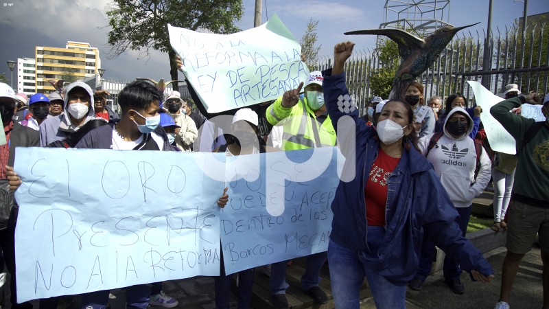 POL-UIO-REFORMA-PESCADORES-MARCHA