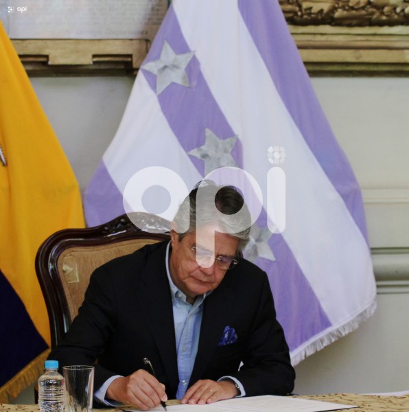 GYE-FIRMA-DECRETO-CARCELES