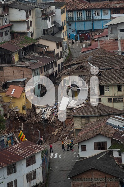 DIS-ZARUMA-DERRUMBES-POR-MINERIA