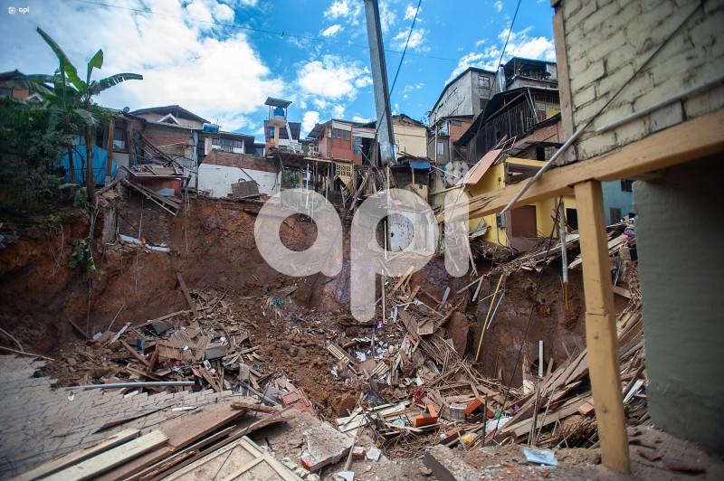 DIS-ZARUMA-DERRUMBES-POR-MINERIA