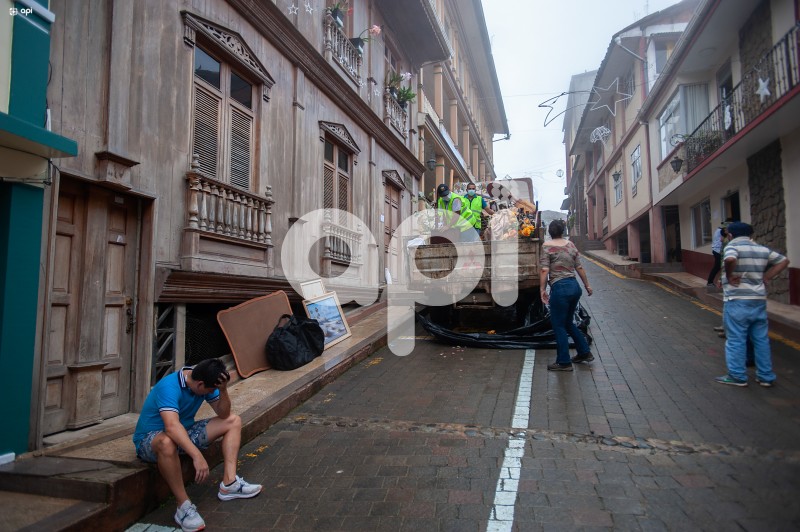 DIS-ZARUMA-DERRUMBES-POR-MINERIA