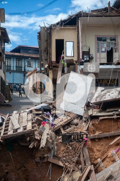 DIS-ZARUMA-DERRUMBES-POR-MINERIA