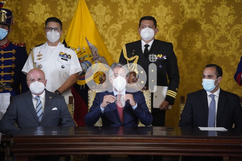 UIO-POL-MINISTRO-R.EXTERIORES-HOLGUIN