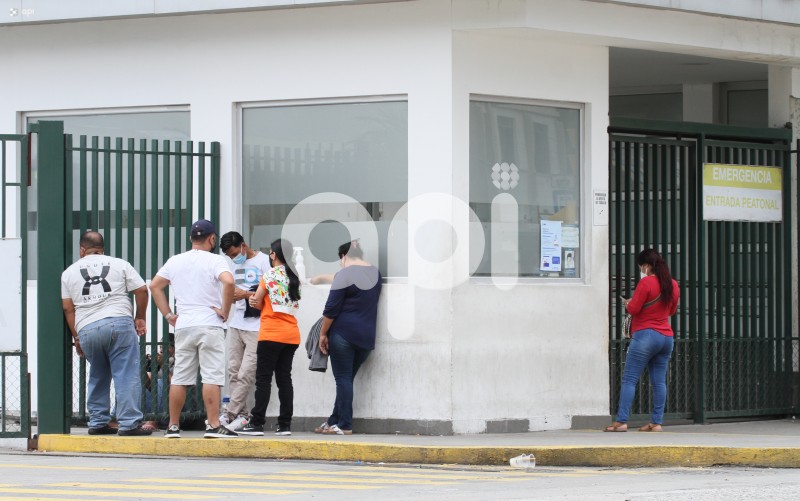 GYE-FACHADA-HOSPITAL-CEMENTERIO