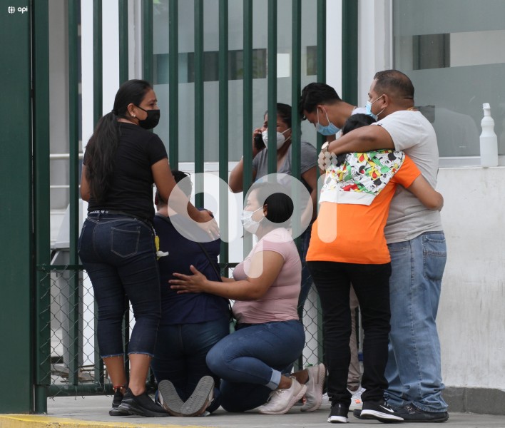 GYE-FACHADA-HOSPITAL-CEMENTERIO