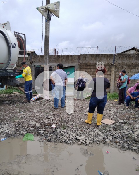 GYE-ESCUELA-MAL-ESTADO