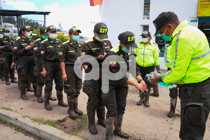 DIS-UIO-DESLAVE-AYUDA