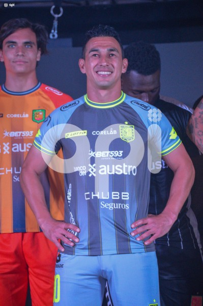 CUE-PRESENTACION-CAMISETA-CUENCA