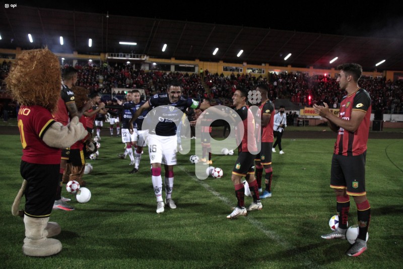 NOCHE-COLORADA-FUTBOL