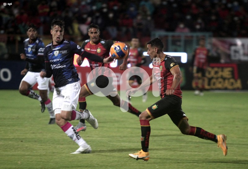 NOCHE-COLORADA-FUTBOL