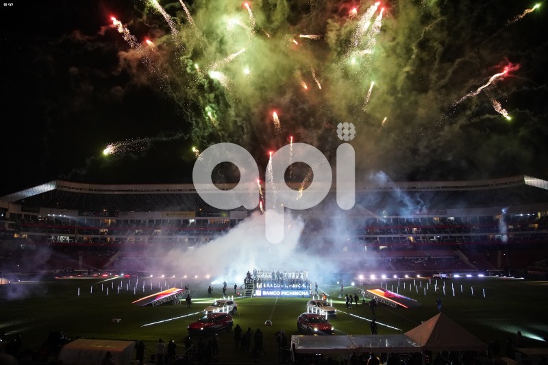UIO-NOCHE-BLANCA-LDU
