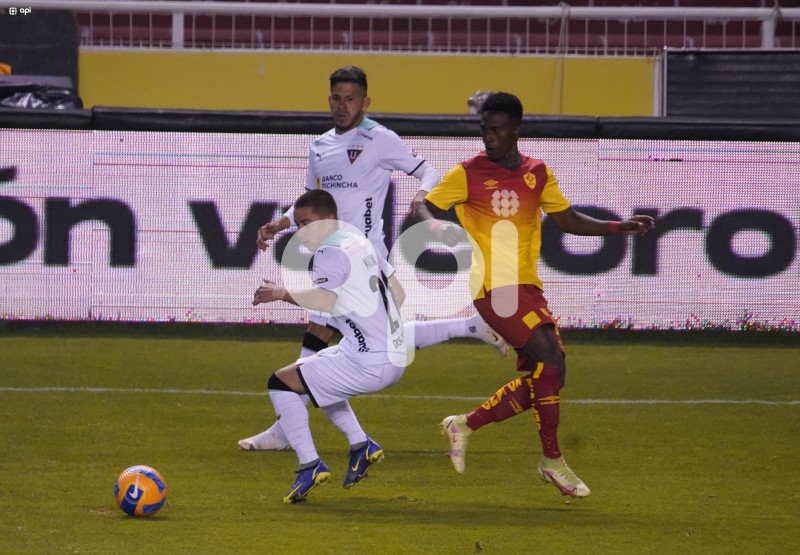 UIO-NOCHE-BLANCA-LDU