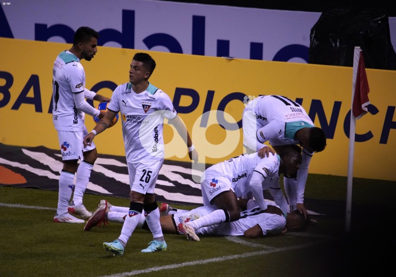 UIO-NOCHE-BLANCA-LDU