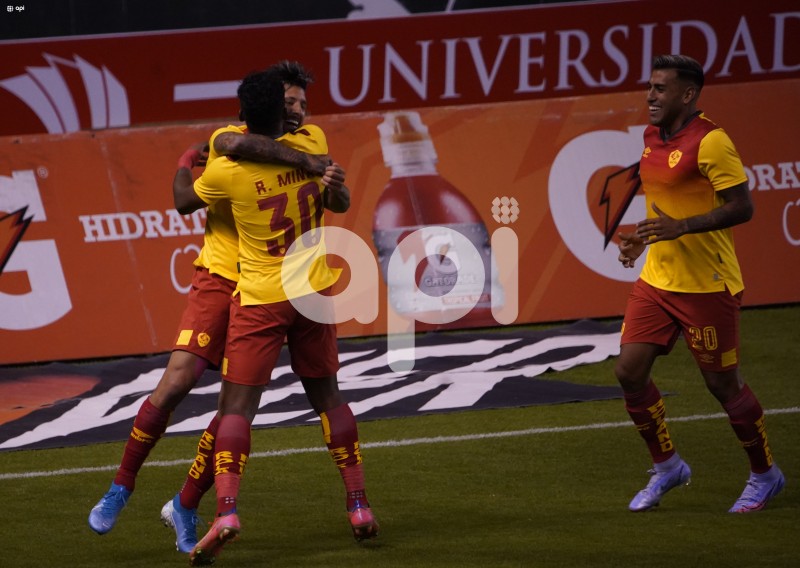 UIO-NOCHE-BLANCA-LDU