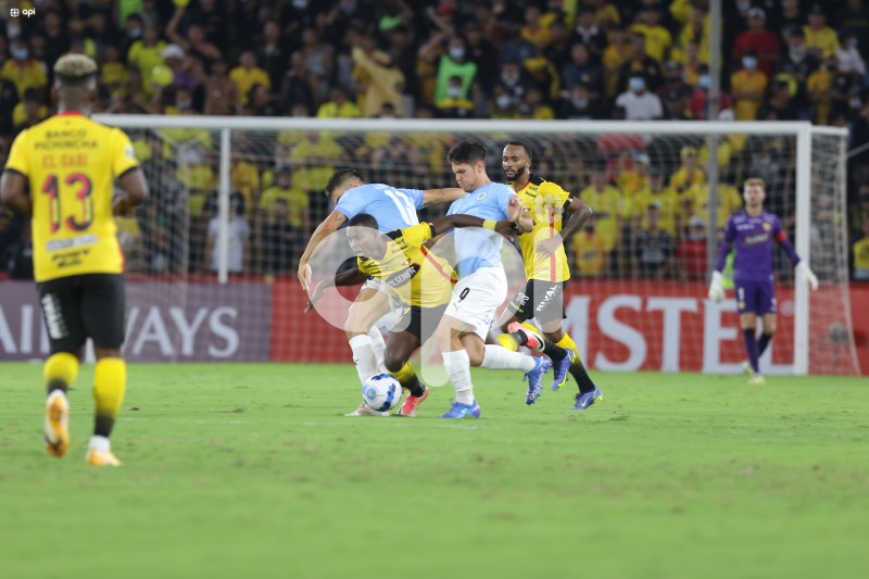 FBL-LIBERTADORES-BARCELONA-TORQUE